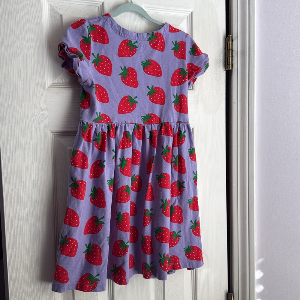 Mini Boden dress 🍓